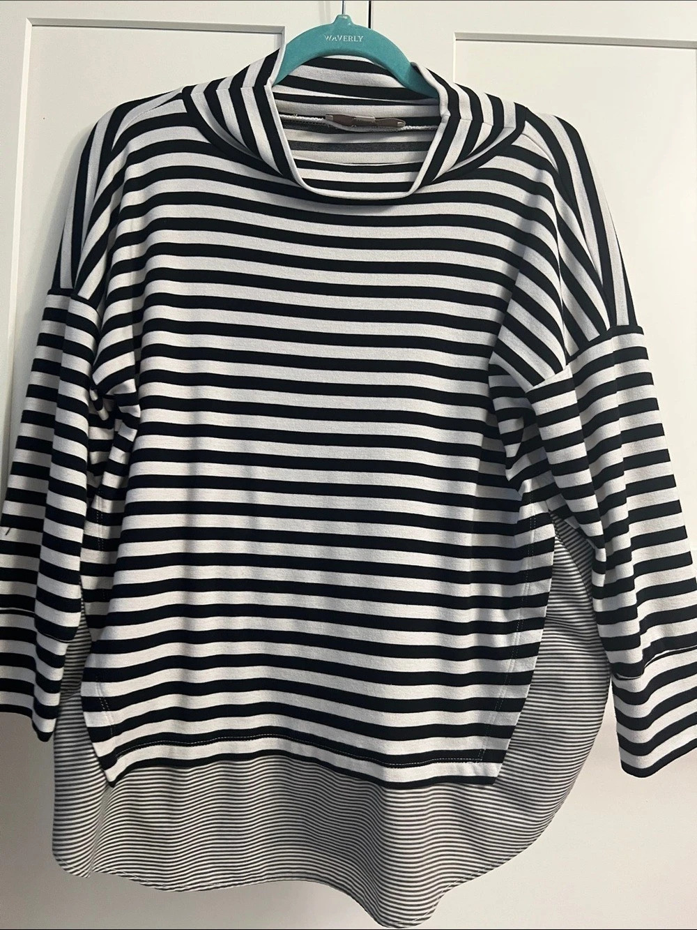 LOFT Striped Long Sleeve Top in Black & White Size Small